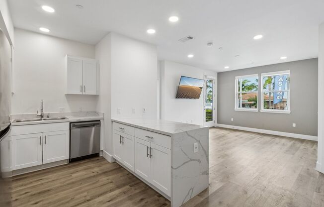 2 beds, 2 baths, 805 sqft, $2,795, Unit 4102