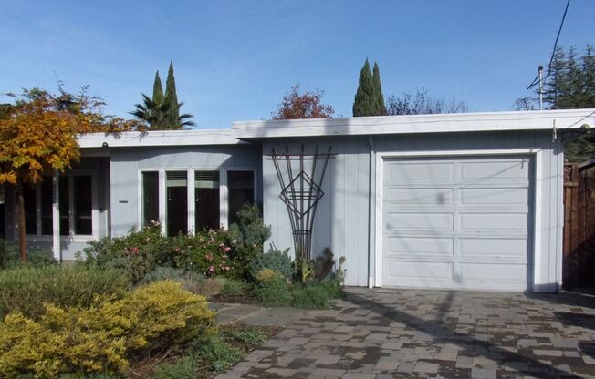 585 Bryan Ave Sunnyvale, 2 Bed 1 Bath house available soon!