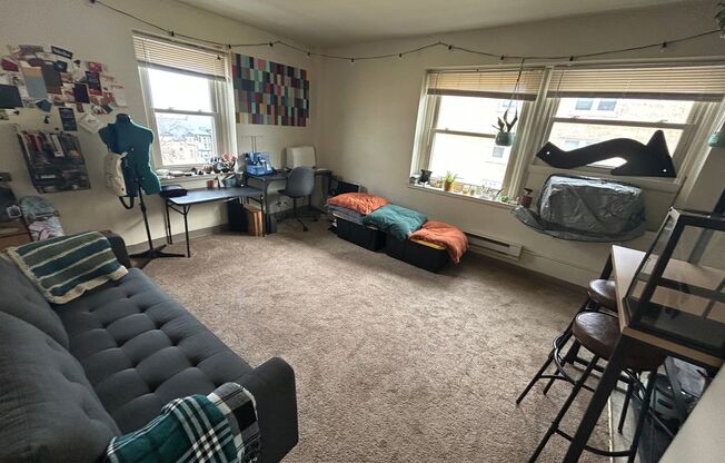 1 bed, 1 bath, $895, Unit 713
