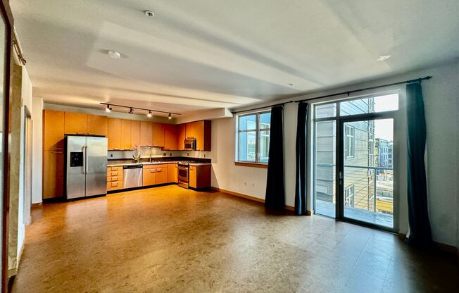 1 bedroom, 1 bathroom Condo with City View!