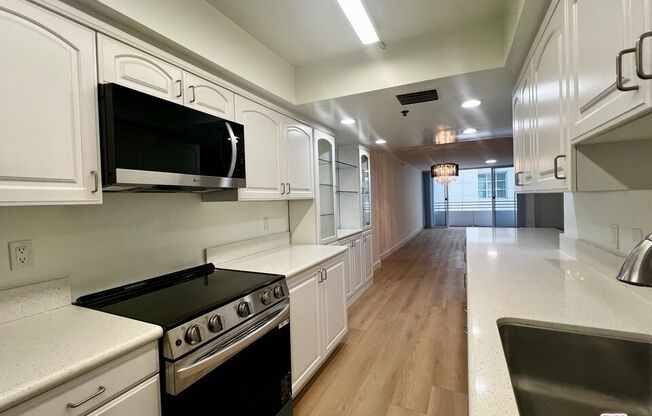 1 bed, 1.5 baths, 1,943 sqft, $5,200, Unit 402