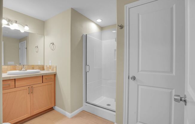 2 beds, 2 baths, 894 sqft, $1,595, Unit 144-36302