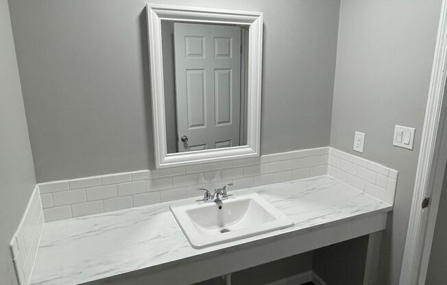 1 bed, 1.5 baths, 1,100 sqft, $1,055, Unit 18