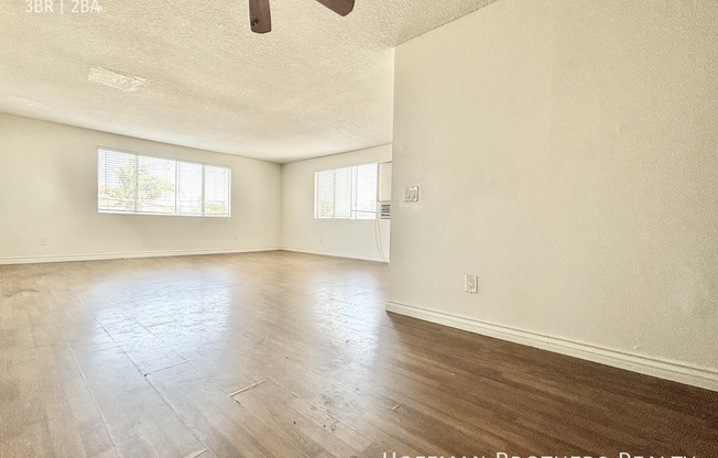 316 E Hyde Park Blvd Centinela