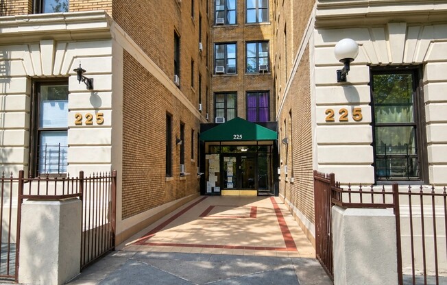 4 beds, 2 baths, 1,200 sqft, $6,500, Unit 491
