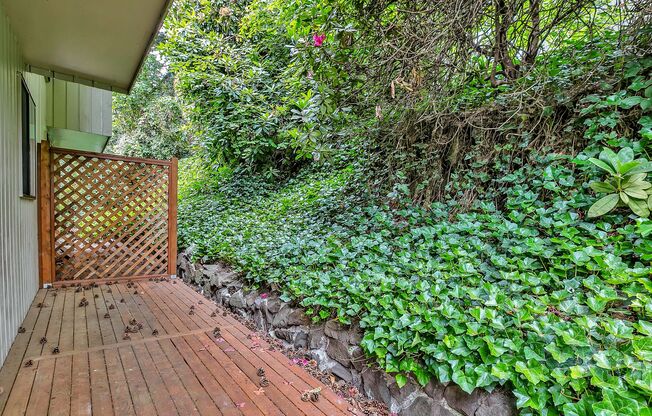 Renovated 3BR Townhouse in Desirable Lakeview Neighborhood!!