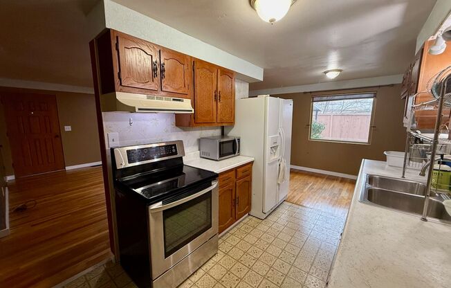 Ideally Located 3 Bed Home in North Spokane w/ Large Fully-Fenced Yard!
