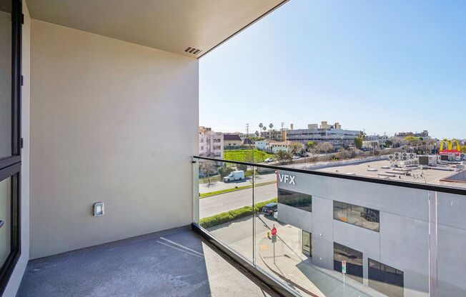 2 beds, 1 bath, 751 sqft, $3,895