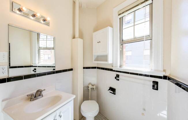 The-Frontenac-Bathroom