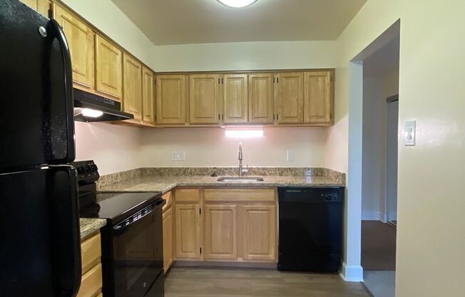 2 beds, 2 baths, 1,000 sqft, $1,975, Unit 14210 #302