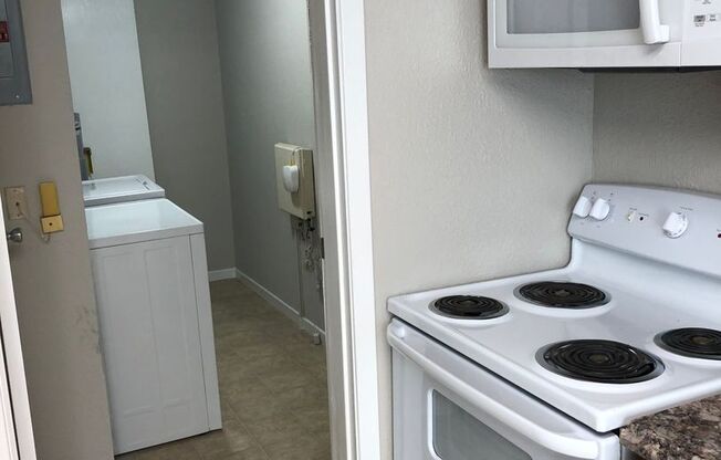 1 bed, 1 bath, 634 sqft, $949, Unit 1831 AW
