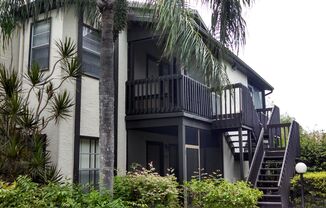 Charming 2 Bedroom 2 Bath Condo (Mirror Lake Condominiums)