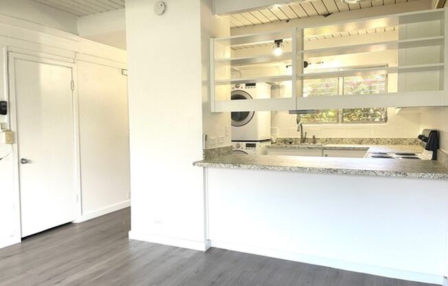 2 Bedroom, 2 Bathroom, 1 Parking (Tropic Gardens)