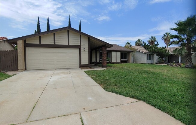3425 OLEANDER