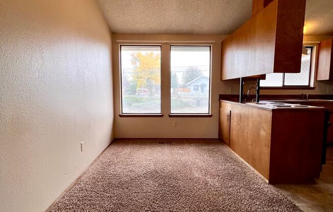 2 beds, 1.5 baths, 1,060 sqft, $1,250, Unit B