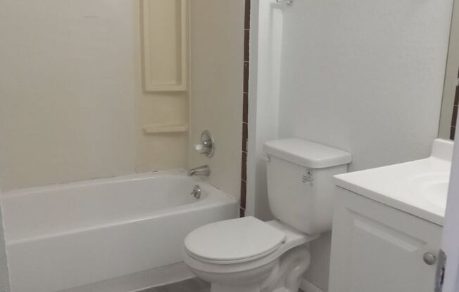 2 beds, 1 bath, 785 sqft, $1,230