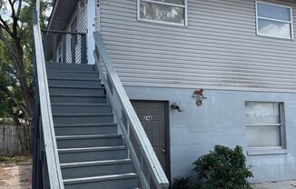 Adorable 2 bed/1 bath second floor apartment!