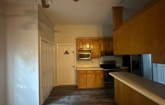 3 beds, 2 baths, $1,600