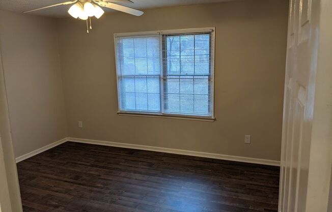 1 bed, 1 bath, 750 sqft, $955, Unit B