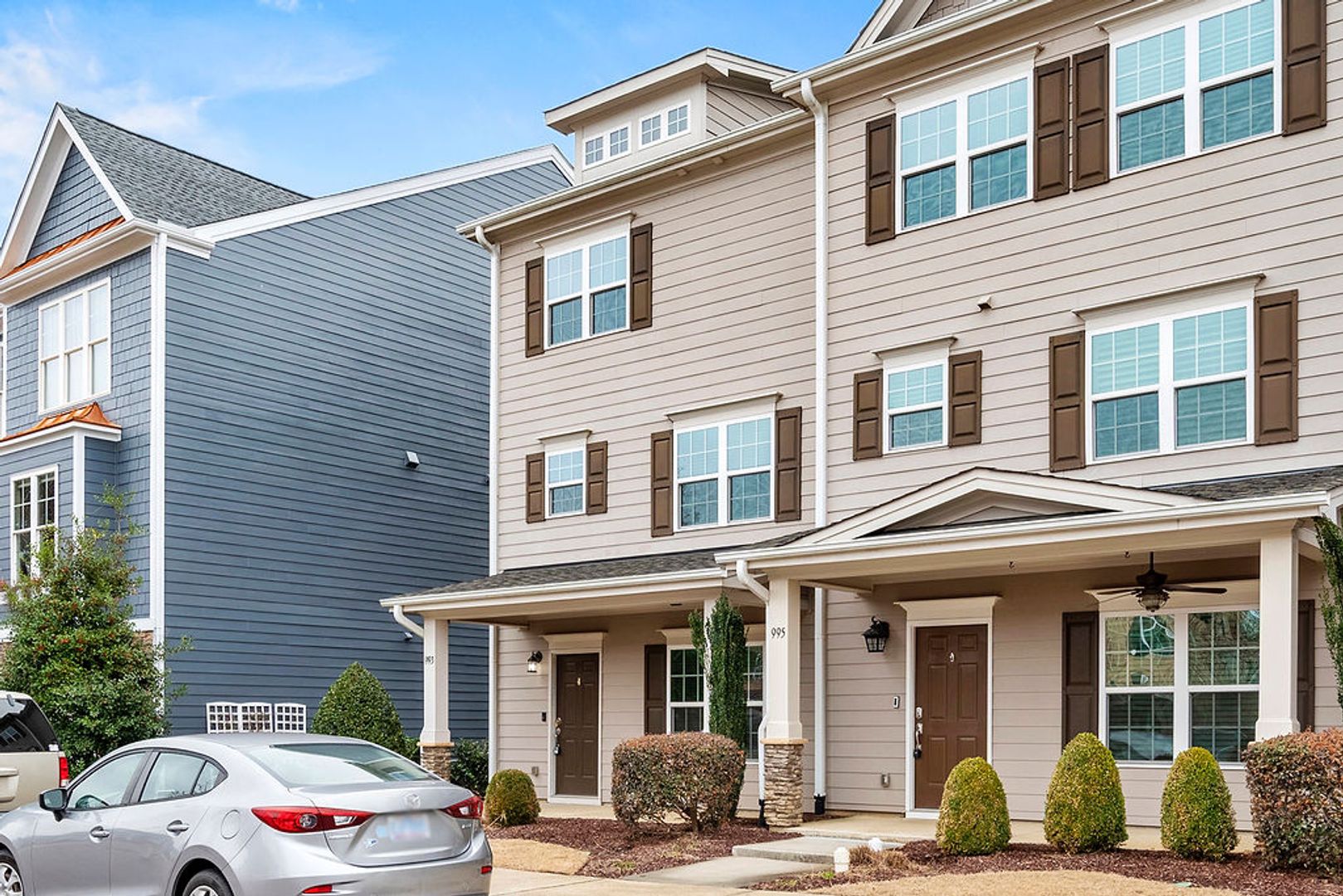 Perfect Location – Gorgeous 4BR/4BA Townhome in Villages of Apex, 1 mile to DT Apex!