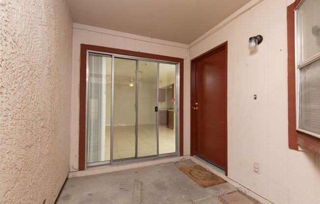 Single story one bedroom unit in community with pool for only $1000!