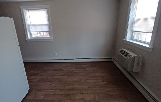 2 beds, 1 bath, 1,100 sqft, $1,600, Unit G207