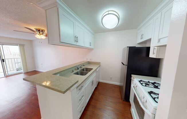 Studio, 1 bath, 450 sqft, $1,810, Unit 204