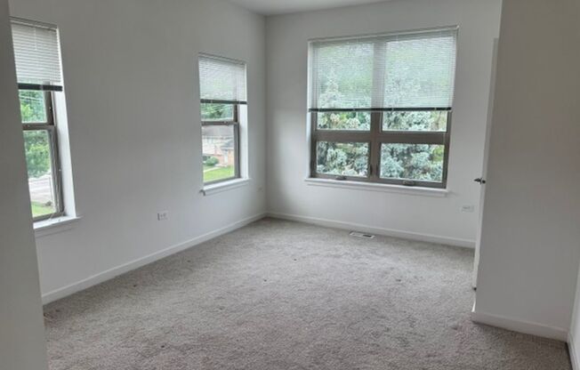 2 beds, 1.5 baths, 1,730 sqft, $2,595, Unit 15655 Lamon Avenue
