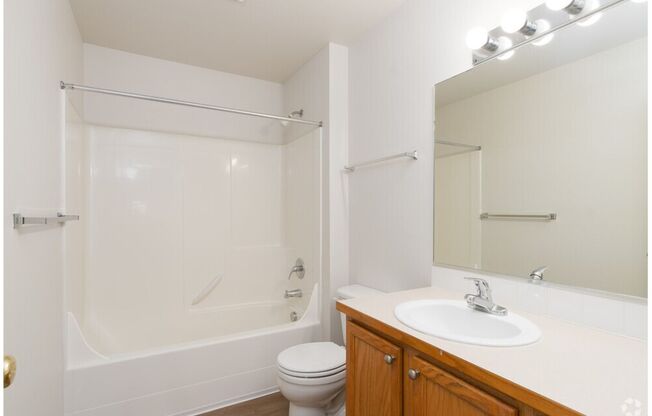 3 beds, 2 baths, 1,187 sqft, $1,725, Unit 9337