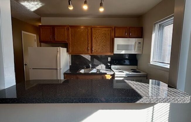 1 bed, 1 bath, 550 sqft, $1,185, Unit G04