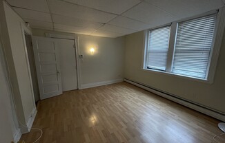 2 beds, 1 bath, 630 sqft, $2,900, Unit J4
