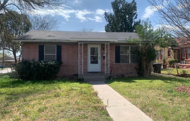 2004 W MISTLETOE AVE