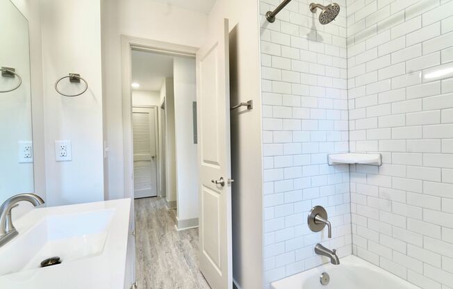 2 beds, 1 bath, 1,040 sqft, $1,850, Unit 539WD01