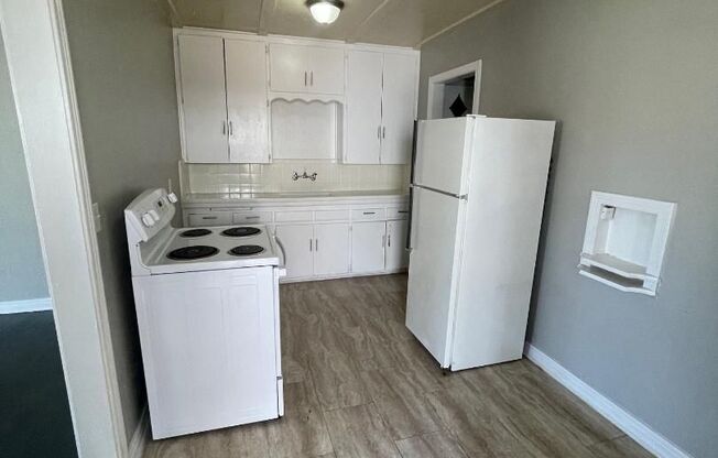 1 Bed 1 Bath Duplex For Lease NOW!