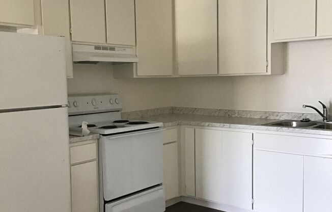 2 beds, 1 bath, 732 sqft, $1,100, Unit #6