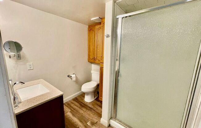 3 beds, 2 baths, $1,575, Unit 6D