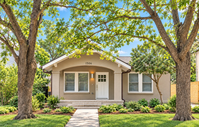 Immaculately remodeled 3/2 Craftsman bungalow across from Menil Collection