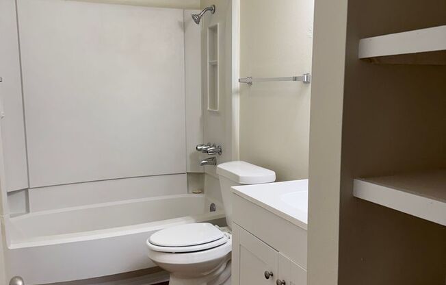 1 bed, 1 bath, 650 sqft, $925, Unit 128D