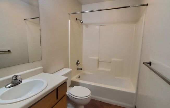 2 beds, 1 bath, 888 sqft, $1,520, Unit 324