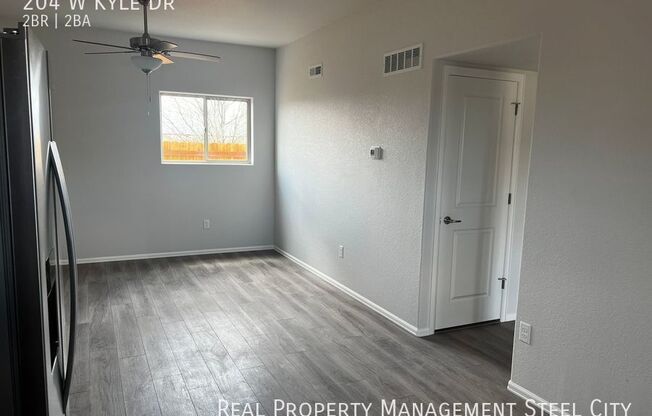 204 W KYLE DR