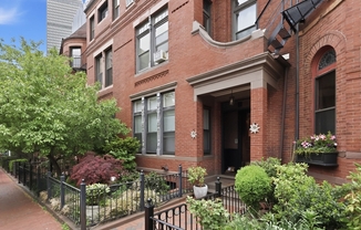 241 W Newton St