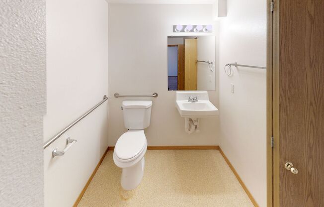 2 beds, 1 bath, 840 sqft, $1,275, Unit 1240-19