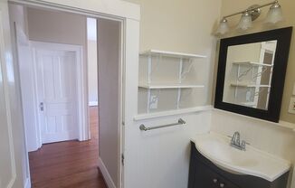 East End Upstairs 2 Bedroom Cottage