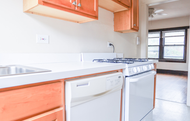 1535 West Cornelia Ave.