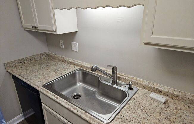 Renovated Brick Townhome in Smyrna