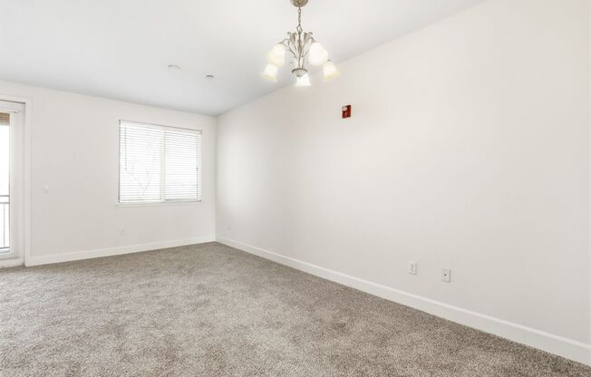 1 bed, 1 bath, 812 sqft, $2,165, Unit 1014