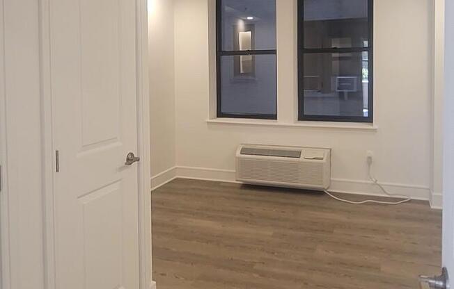 1 bed, 1 bath, $5,500, Unit 4F