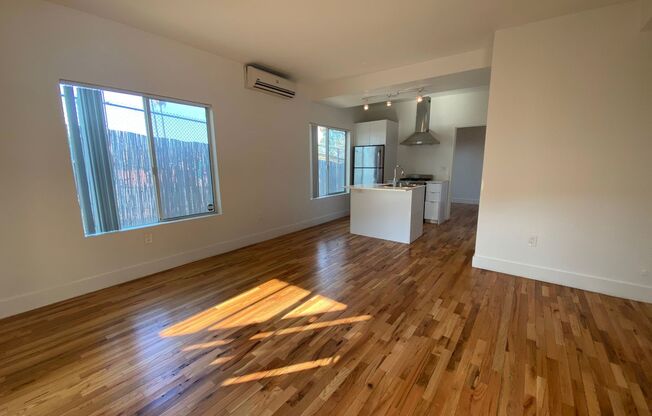 1 bed, 1 bath, 575 sqft, $2,350, Unit 02