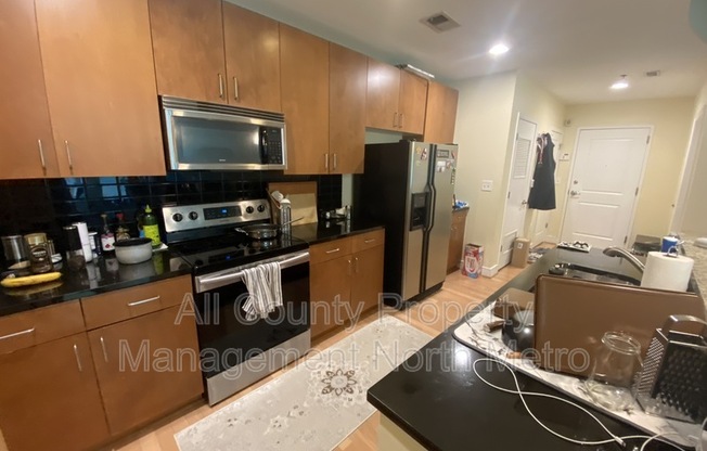 950 W Peachtree St