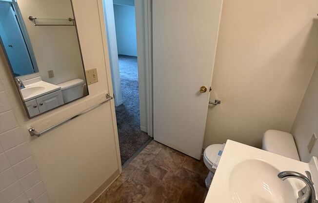 2 beds, 1 bath, $1,450, Unit 19